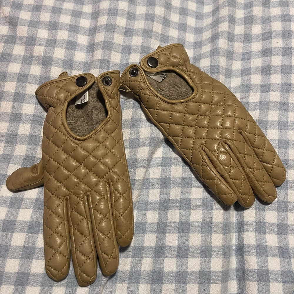 Beautiful light tan genuine leather, cashmere lined gloves